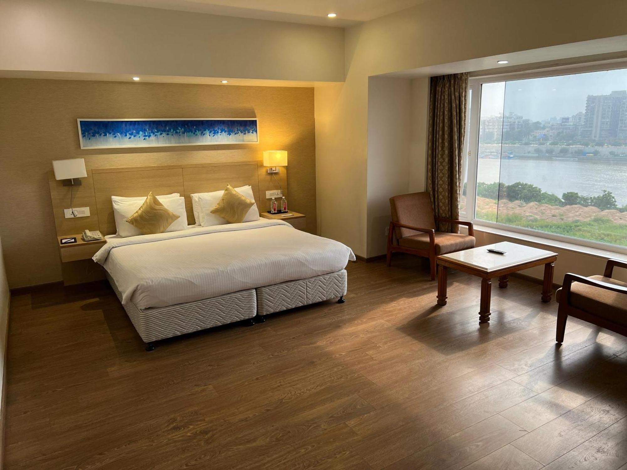 Sarovar Portico Rivera Ahmadabad Zewnętrze zdjęcie